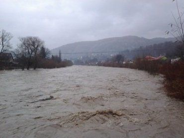 В Закарпатье пройдет максимальный пик паводковой волны