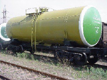 В Донецкой области сошли с рельсов 3 железнодорожных цистерны с мазутом