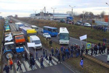 Акцію протесту влаштували у селі Сопошин Львівської області