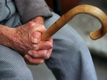 Сознательные граждане и полиция вернули 84-летнего дедушку домой