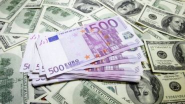 Нацбанк снова немного повысил курсы доллара и евро