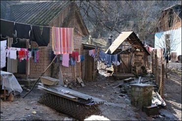 Как живут цыгане в поселке Иванивка, что расположено вблизи смт. Середне