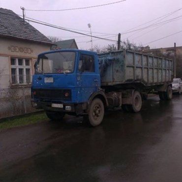 Руководил грузовиком 67-летний житель Свалявского района. Ехал он в Берегово.