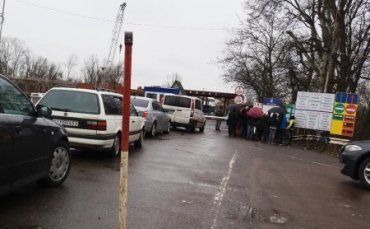 Чтобы пересечь венгерский КПП «Тисабеч» нужно 15 - 20 минут