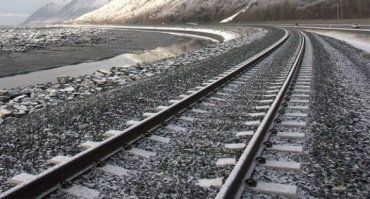На железнодорожных путях Закарпатья обнаружили подозрительный предмет