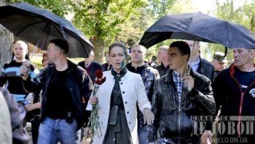 Наталья Королевская в Славянске на торжественном шествии