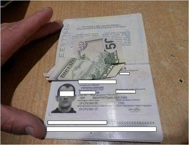 Украинец предложил 50 долларов США не тому пограничнику