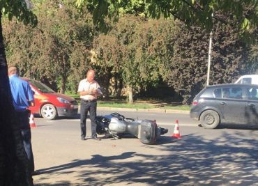 ДТП в Ужгороде: Водитель джипа не заметил мотоцикл