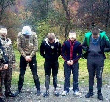 На Закарпатье пограничники задержали 5 контрабандистов