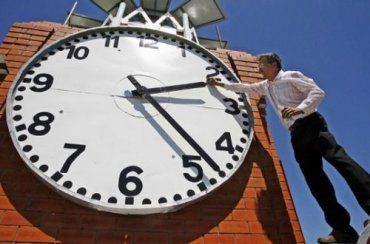 В Украине отменяется летнее время с переводом часов на один час назад