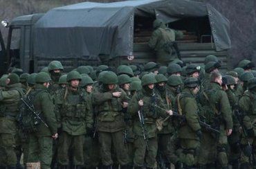 На Донбассе мужчины в военной форме, которые ведут себя не как типичные боевики