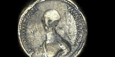 На древней монете изображен представитель внеземной цивилизации