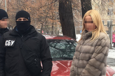 Киевский капитан полиции пришла за взяткой в дорогой шубе