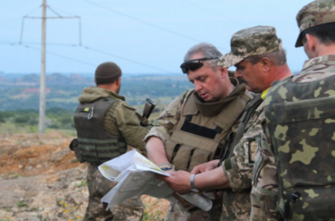 "Угроза для Украины поступает отовсюду, где есть российские войска" - Муженко