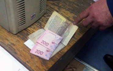 Работник Закарпатской таможни ГФС отказался от взятки