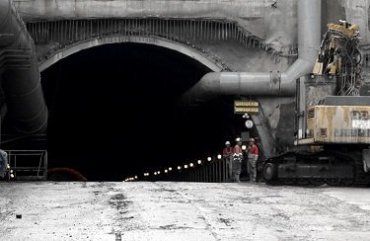 Строители завершили новый Бескидский тоннель в Карпатах