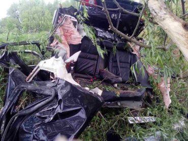Жахлива ДТП на Київщині: авто розлетілось на частини, загинуло троє людей