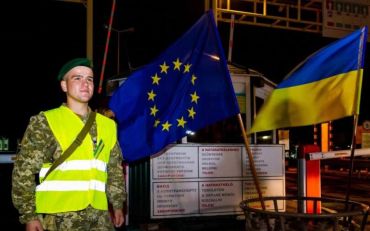 Тисячі українців перетинали кордон, маючи лише біометричний паспорт