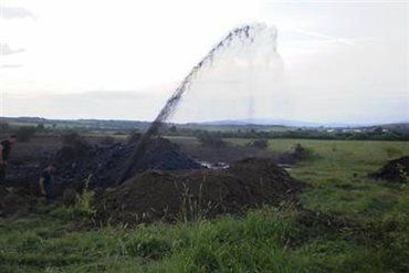 На Ужгородщині збільшилася пляма нафти від витоку на продуктопроводі.