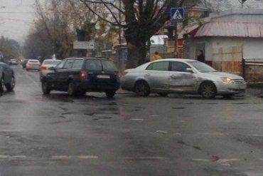 ДТП в Ужгороде: столкнулись "Фольксваген" и "Тойота"