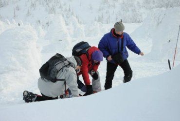 В Закарпатье спасли трех сноубордистов, которых накрыло лавиной