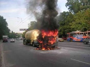 На 231 км автодороги Киев-Чоп сгорел грузовой автомобиль "МАН" с 64 единицами бытовой техники.