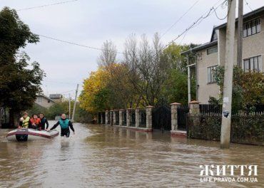 Вода підтопила кілька населених пунктів Тисменицького та Тлумацького районів Івано-Франківської області.