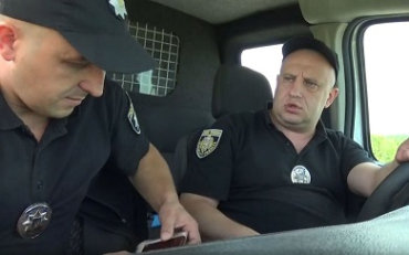 Львовские полицейские "подрабатывают" на трассе "Киев-Чоп"