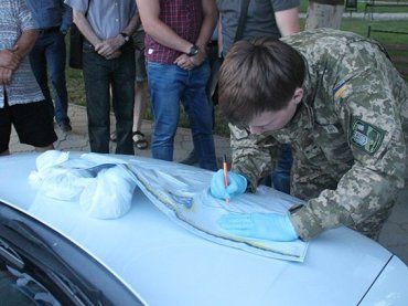 Трьох угорців викрили у систематичному продажі наркотиків на території України.