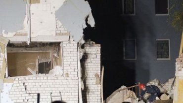 Евпатория. При взрыве в жилом доме разрушены 35 квартир, 9 человек погибли.