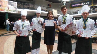 Ужгородські студенти-кулінари повернулися з міжнародного конкурсу.