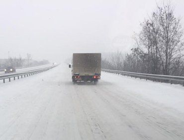 Трассу "Киев-Чоп" замело снегом
