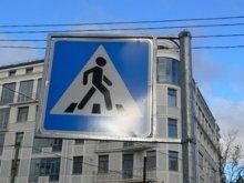 В Киеве Mercedes на пешеходном переходе сбил насмерть девочку