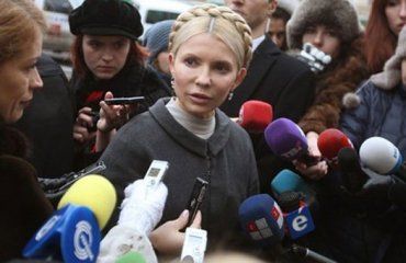 После 12 часов Тимошенко все таки вышла из Генпрокуратуры