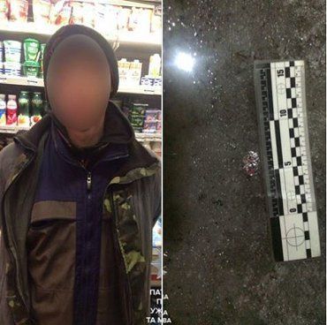 Ужгородские полицейские задержали парня, который пытался съесть наркотики