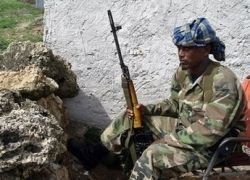 Армия Сомали безуспешно пыталась отбить у пиратов судно с цементом.