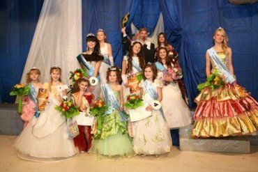 В Ужгороді провели VІ-ий регіональний дитячий фестиваль «Міні-міс та Міс Тінейджер Закарпаття 2008».