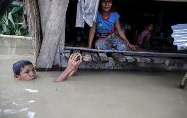 Дожди продолжаются в регионе Пакистана, Мьянмы и Индии уже три недели