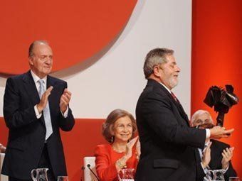 Король Испании Хуан Карлос II, королева София и президент Бразилии Луис Инасио Лула да Силва.