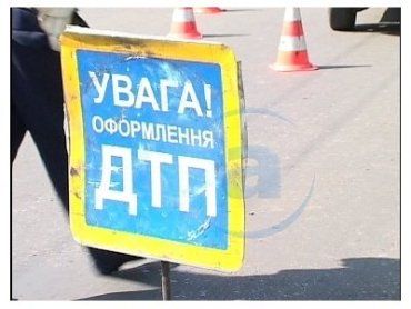 На трассе Харьков–Киев в Валковском районе ГАЗель врезалась в грузовик ДАФ.
