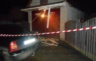 На Закарпатье во дворе дома прогремел взрыв неизвестного происхождения