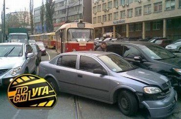 В Шевченковском районе ДТП остановило трамваи.