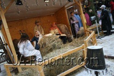 В Рождественской шопке задействованы живые животные (фото Михаила Дашковича)