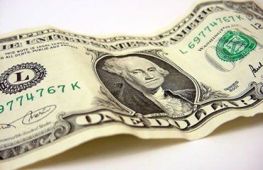 Курс доллара в обменниках вырос на копейку
