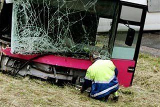 Туристический автобус рухнул с высоты более 100 м