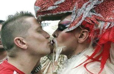 Парламент Португалии принял закон о легализации однополых браков
