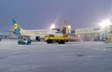 В аэропорту "Борисполь" со взлетной полосы сошел самолет ИЛ-76 без пассажиров