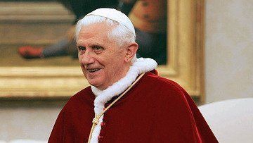 Папа Римский совершил в Сикстинской капелле обряд крещения