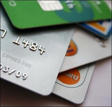 Работница банка путем махинаций получила с чужих кредитных карточек 9 тыс. грн.