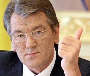 Ющенко получил 8200 предложений и дополнений к своему проекту Конституции